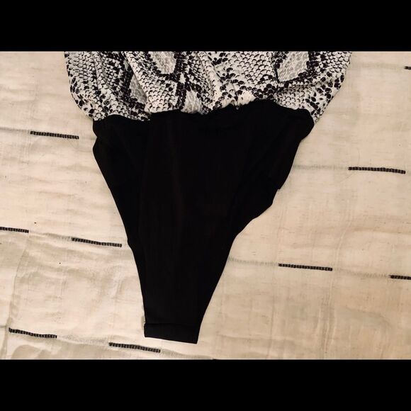 Snakeskin Bodysuit Longsleeve - Picture 4 of 4